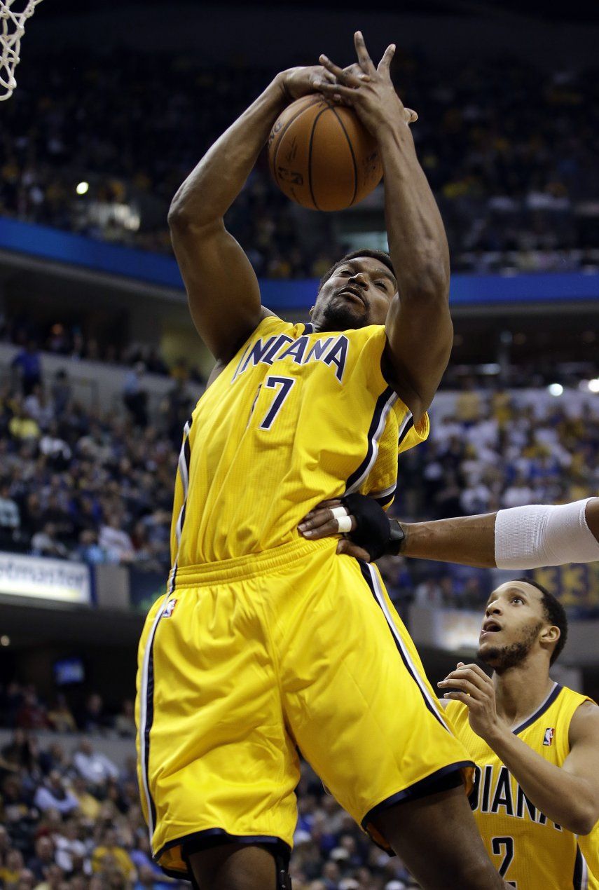 Bynum vuelve y Pacers vencen a Celtics