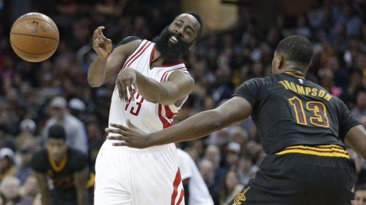 Harden y Rockets remontan para vencer a Cavs