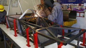 Construyen autos Fórmula 4 en Bolivia