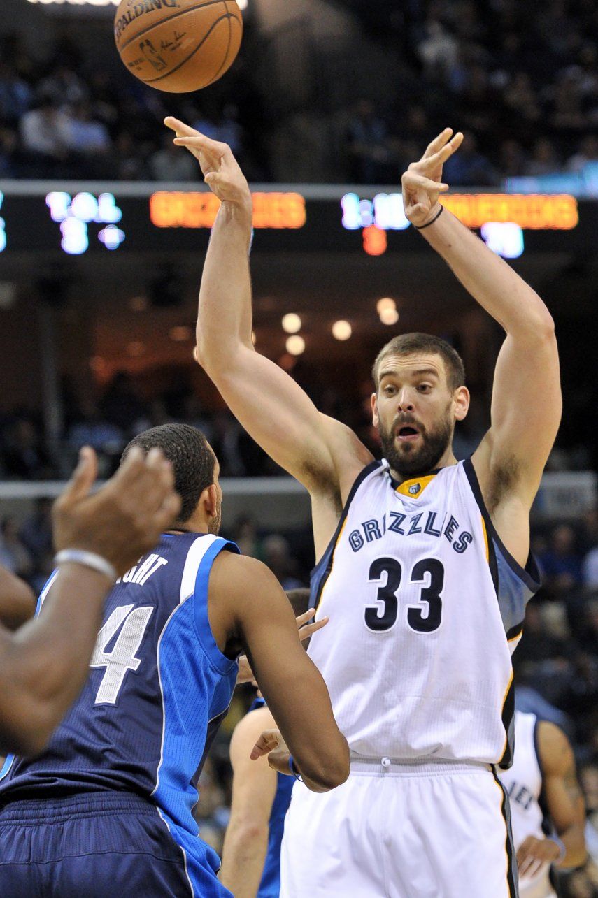 Gasol anota 30 y Grizzlies vencen a Mavs
