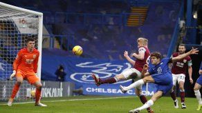 Chelsea despacha 2-0 a Burnley para 1ra victoria de Tuchel