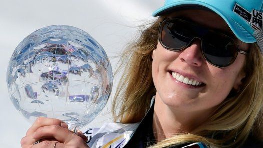 Shiffrin concluye con victoria una temporada de ensueño