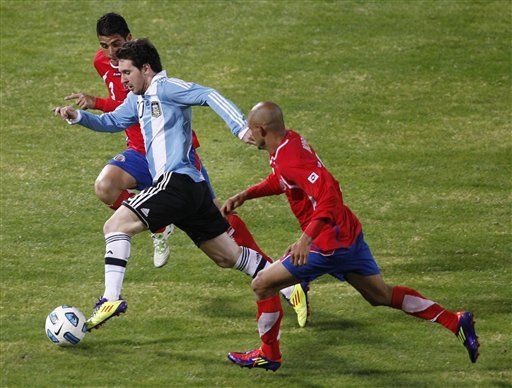 América: Tabárez no cree que Messi sea un Superman