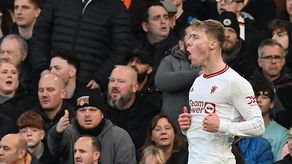 Rasmus Hojlund le da la victoria al Manchester United