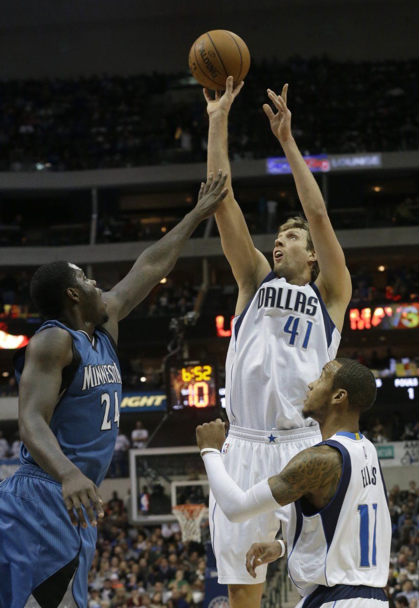 Ellis y Mavs triunfan con facilidad