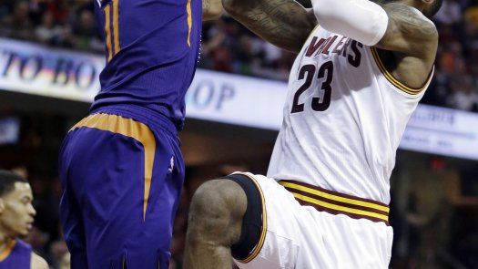 LeBron James empata récord de asistencias de Cavs