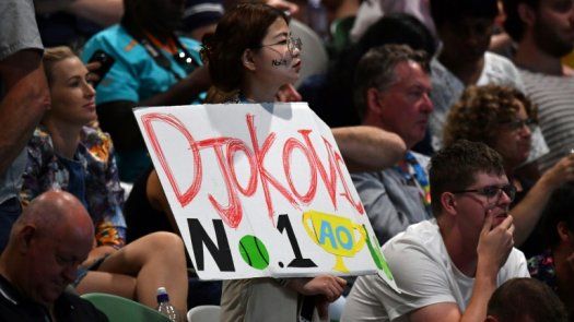 Djokovic no da opción a Nadal y escribe la historia en Australia
