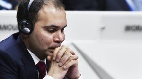 Príncipe Alí aún no decide si buscará presidencia de FIFA