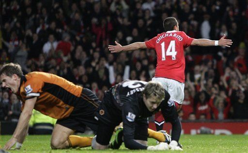 Chicharito anota otra vez y da triunfo al Man United