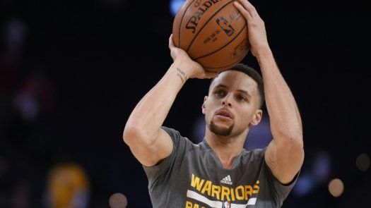 Stephen Curry sigue como líder anotador en la NBA