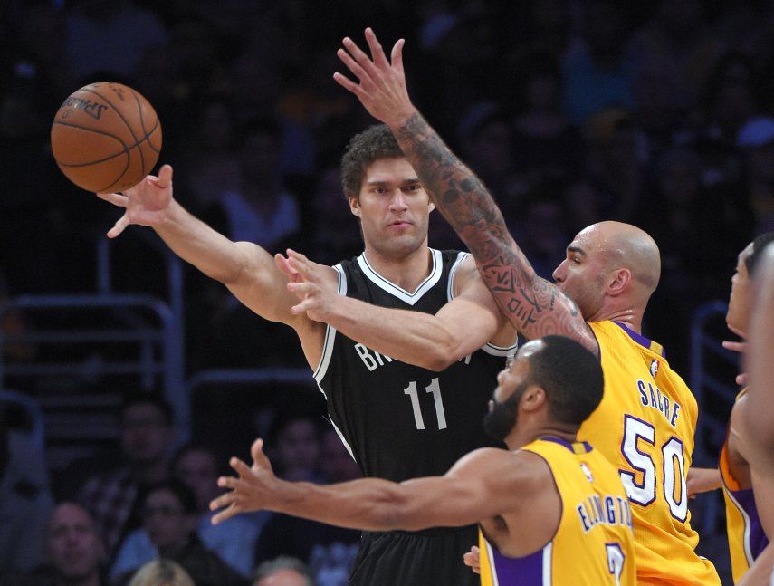 Los Nets ganan pese a una ofensiva tardía de los Lakers