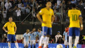 Brasil se refugia en la sombra tras empate con Argentina