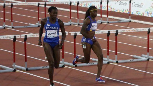 Yvette Lewis finalizó octava en los 100 metros con vallas
