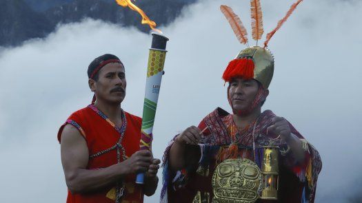 Llegada desde México, llama panamericana recorre Perú