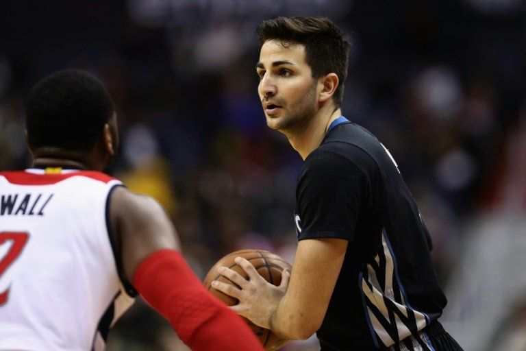 El español Rubio y el dominicano Towns liquidan a los Warriors en la NBA