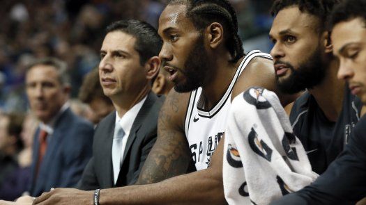 Kawhi  Leonard será baja por tiempo indefinido por lesión