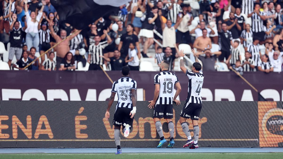 Kadir Barría asiste en triunfo de Botafogo ante Corinthians