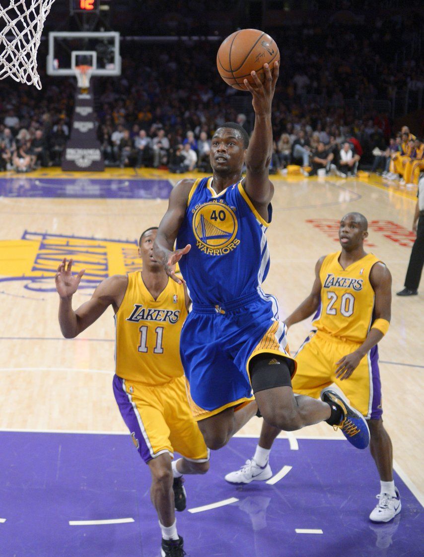 Warriors ganan a Lakers y van a la postemporada