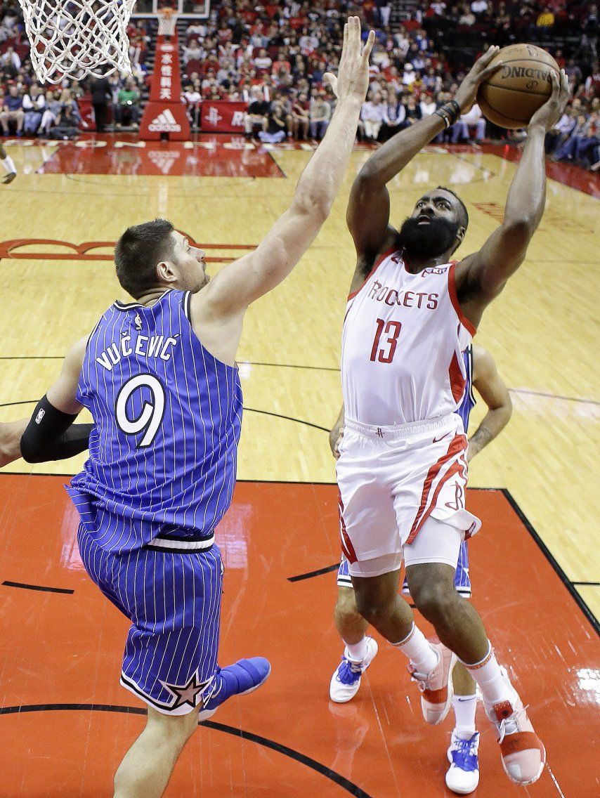 Harden anota 40 y comanda la remontada de Rockets