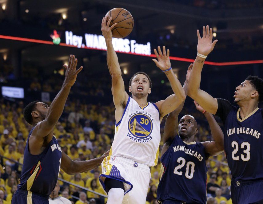 Curry anota 34 y Warriors superan a Pelicans en 1er partido