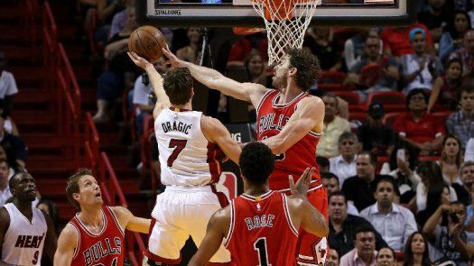 Gasol logra otro doble-doble y Curry rompe un récord de triples en la NBA