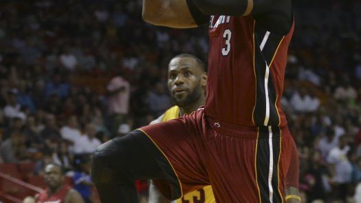 Wade logra hito histórico y Heat arrolla 122-101 a Cavaliers
