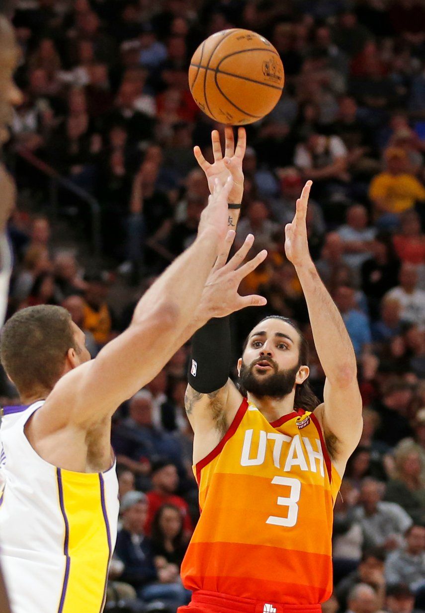 Jazz supera a Lakers 117-110 con 31 tantos de Rubio
