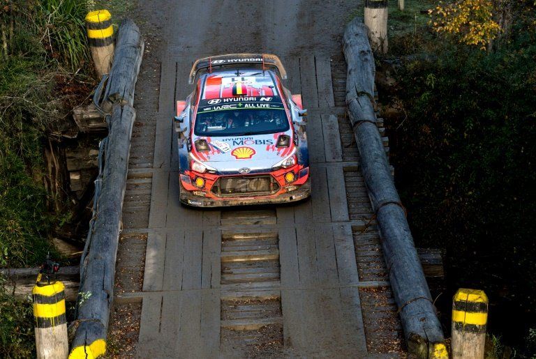 Neuville abandona el Rally de Chile tras espectacular accidente