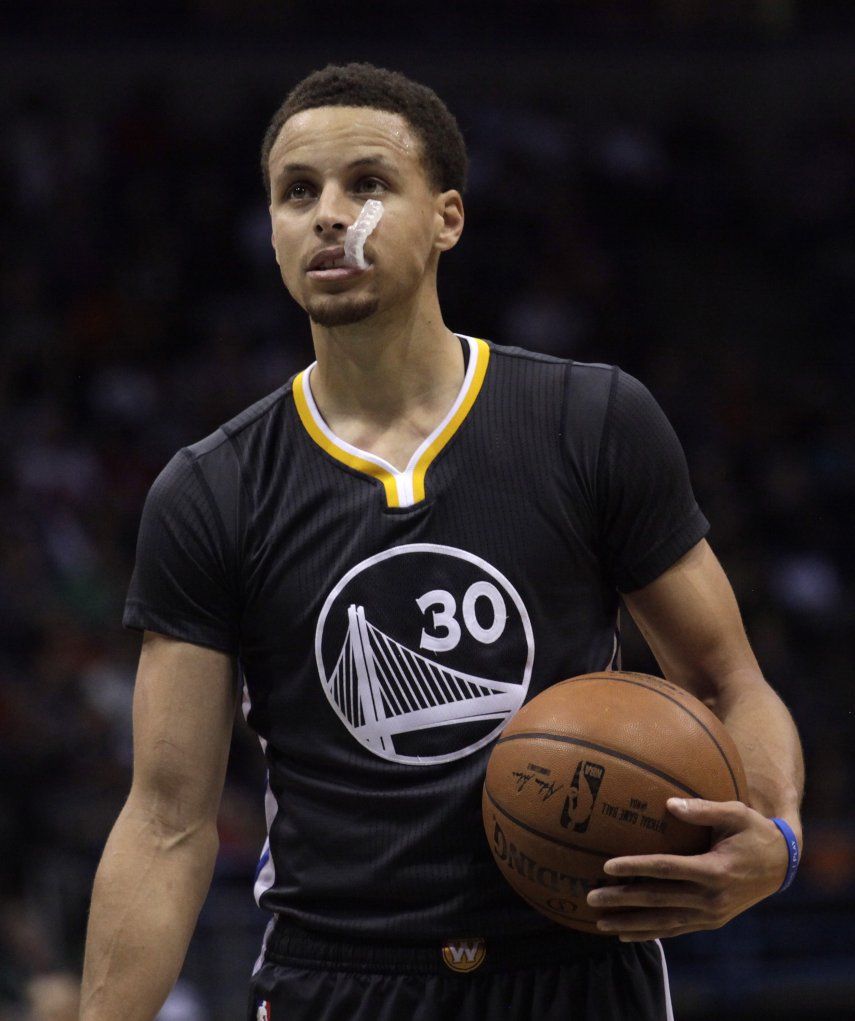 Warriors vencen a Bucks y aseguran primera plaza en el Oeste