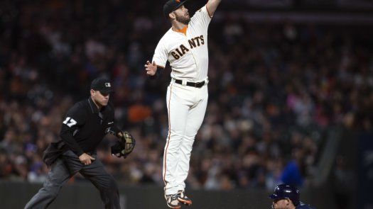 Hader gana tras polémica y Cerveceros superan 7-5 a Gigantes
