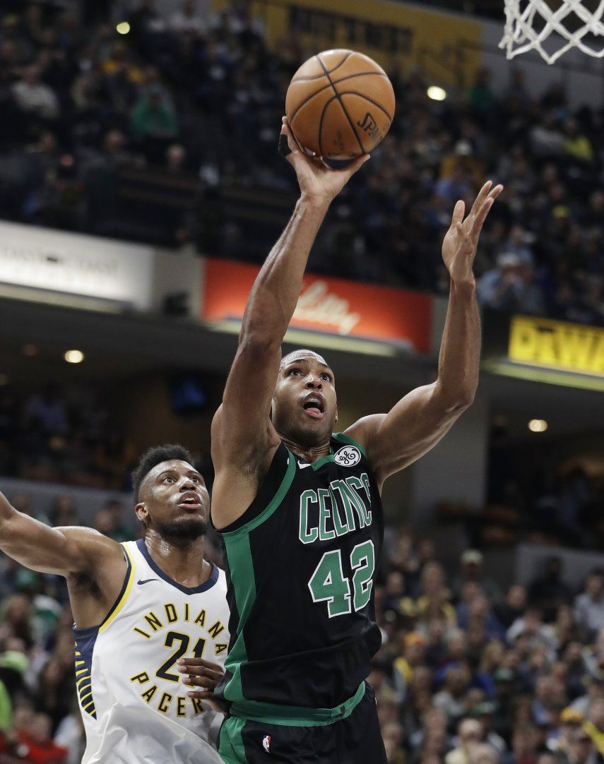 Irving y Horford comandan victoria de Celtics en Indiana