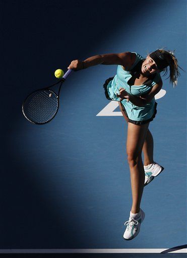 Sharapova y Dulko debutan con victorias en Beijing