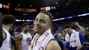 Curry y los Warriors rompen récord de triunfos de los Bulls