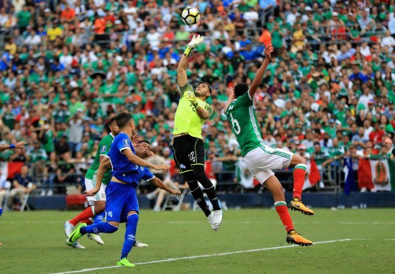 México arrolla a El Salvador con un 3-1 en debut en Grupo C de Copa Oro