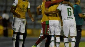 Chapecoense se abraza con su gente en Libertadores; River en su salsa