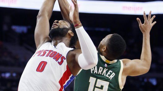 Drummond guía a Pistons a victoria sobre Bucks
