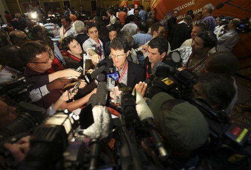 Capello amenaza con descartar a jugadores indisciplinados