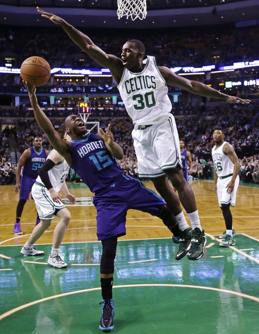 Walker anota 33 y Hornets vencen a Celtics
