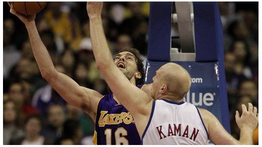 Lakers cenan bistec y hablan de final mientras esperan a Thunder