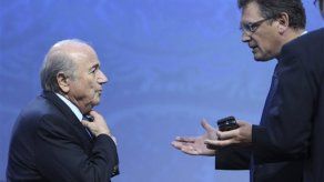 Blatter ofrece más poder a las 208 federaciones para reelegirse