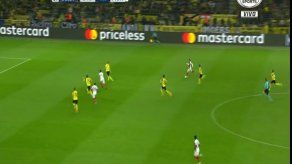 Dortmund cae 3-2 ante Mónaco en emotivo partido tras ataques