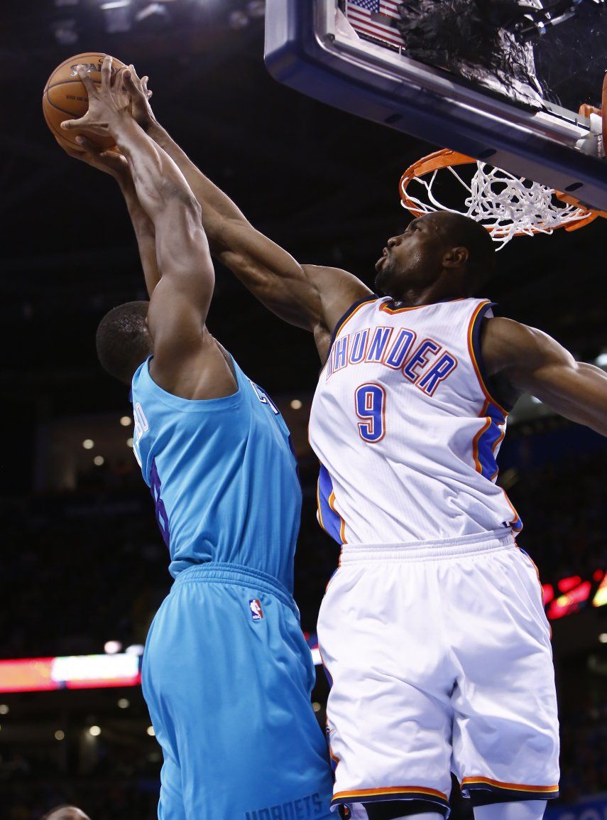 Thunder vence a Hornets con 29 puntos de Westbrook