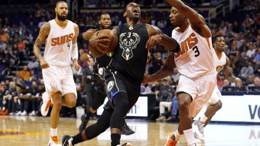 Bucks superan a Suns gracias a Middleton y Carter-Williams
