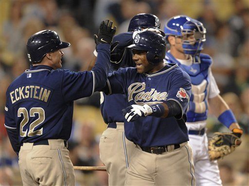 Miguel Tejada ayuda a Padres a recuperar liderato