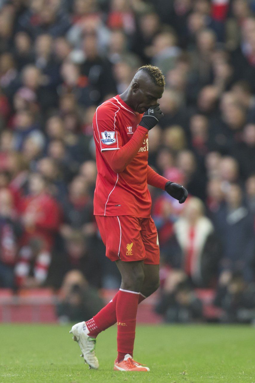Balotelli flojo en Liverpool, ¿bien con selección?