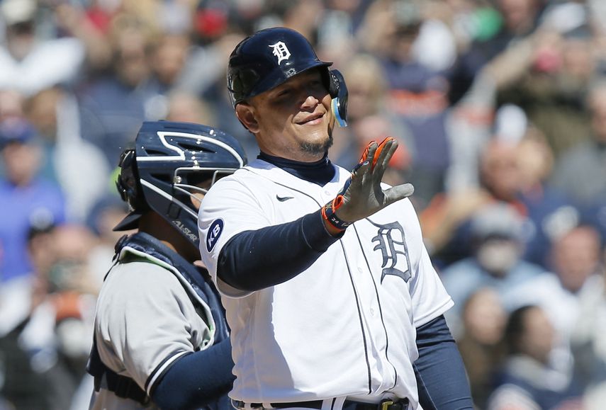 MLB: Miguel Cabrera recibe base por bola intencional y no consigue su hit 3