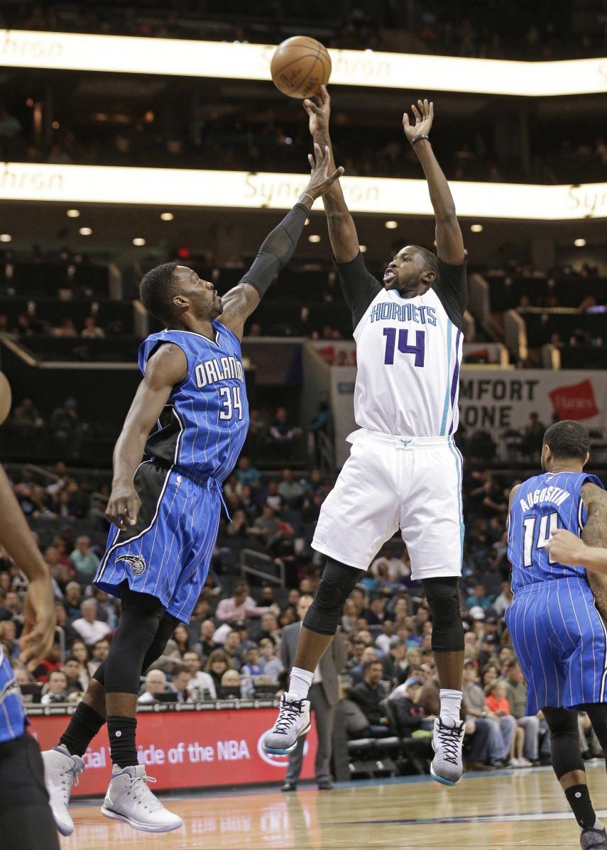 Hornets aplastan al Magic para 3ra victoria seguida