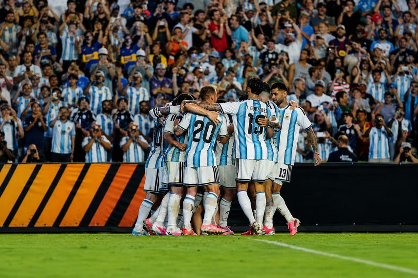 Alineaciones confirmadas de Argentina y Argelia.