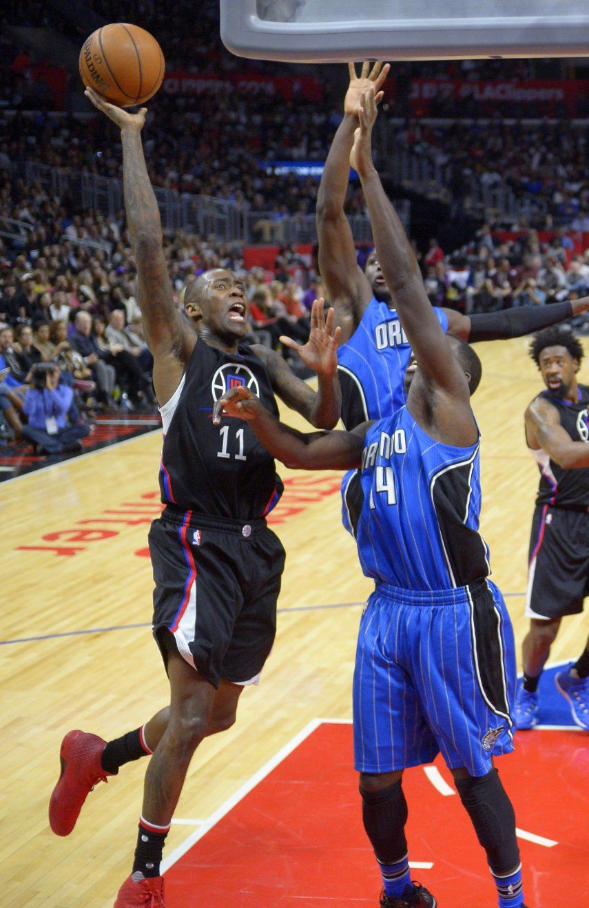 Clippers remontan guiados por Crawford en 4to, ganan a Magic