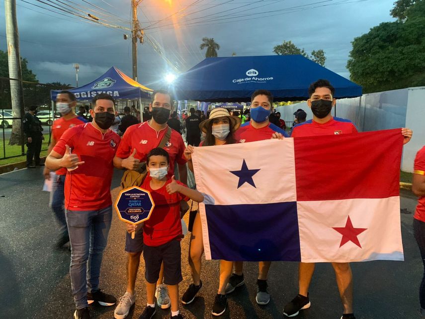 Comienzan a llegar los fanáticos al Rommel Fernández